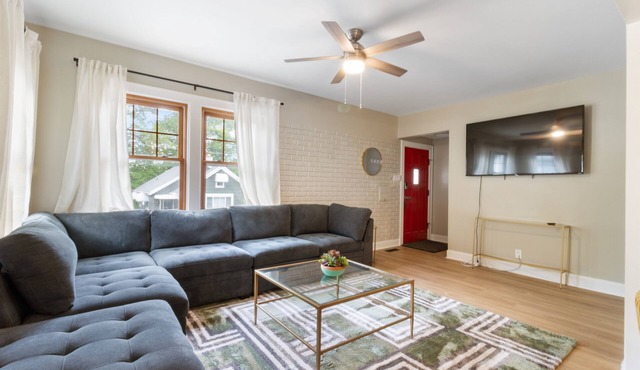 Spacious 3 bed 2.5 bath 2pk spot in Cincinnati