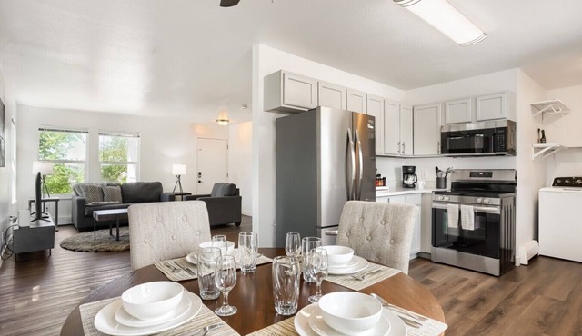 Spacious 3BR Apt w/Deck · 15 Min to Red Rocks in Denver