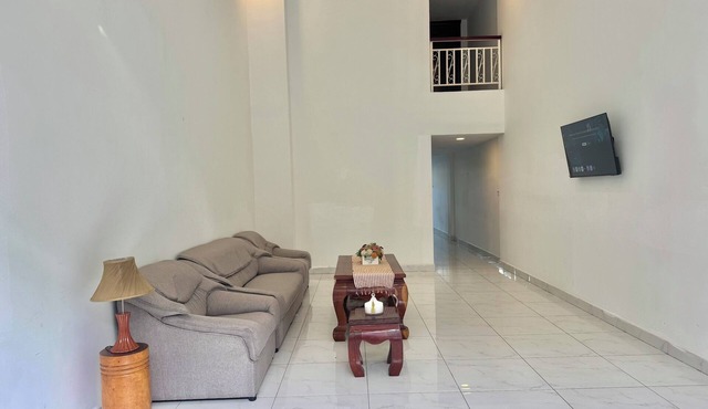 Spacious 5-Bedroom Modern Khmer Home in Central Phnom Penh