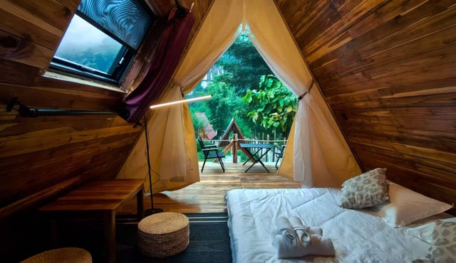 Spacious 7-bedroom bungalow in charming Nong Khiaw with AC
