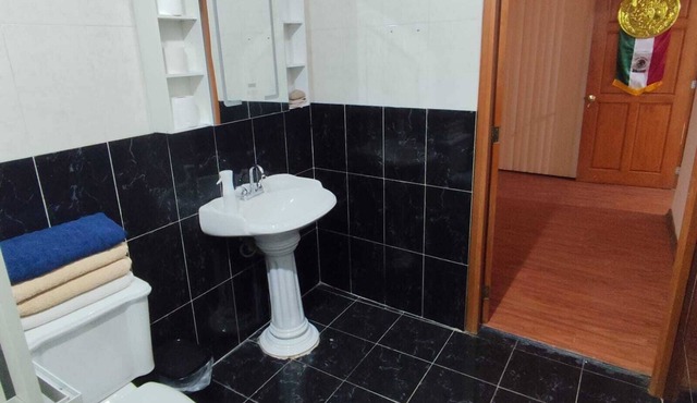Spacious Apartment in CDMX 2nd floor, 5 minutes from GNP Stadium and Gate 6!