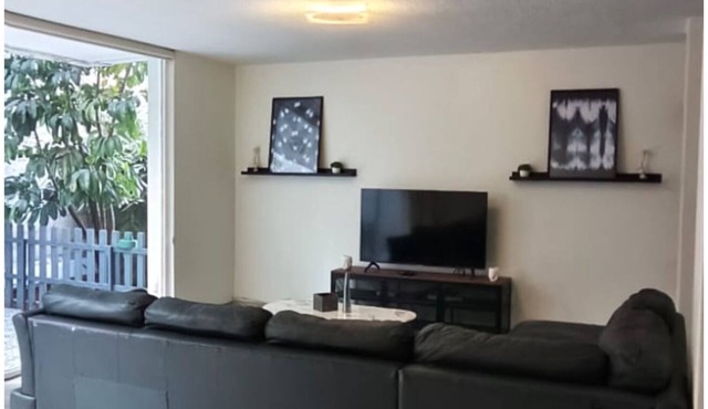 Spacious apartment 3 blocks from the WTC
