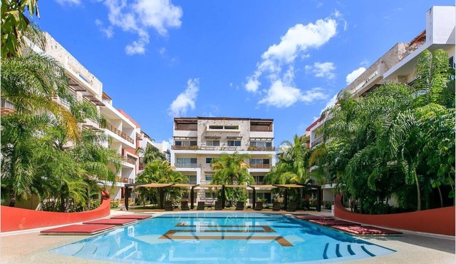 Spacious condo + Ground floor easypool access + gym + jacuzzi + games area