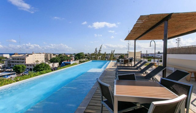 Spacious Penthouse w/Jacuzzi Beach, Pool & 5th Ave