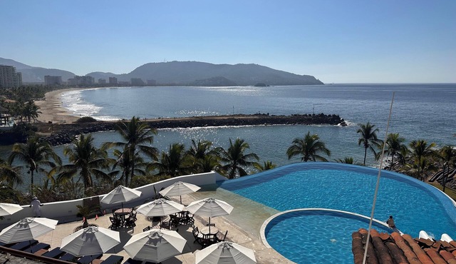 Spacious villa in Ixtapa with beautiful ocean views