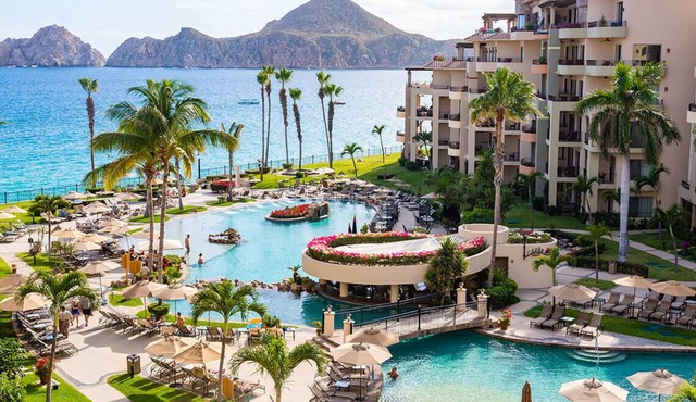 Spend Thanksgiving in Luxury: 3Bd Presidential Penthouse on Cabo's Medano Beach