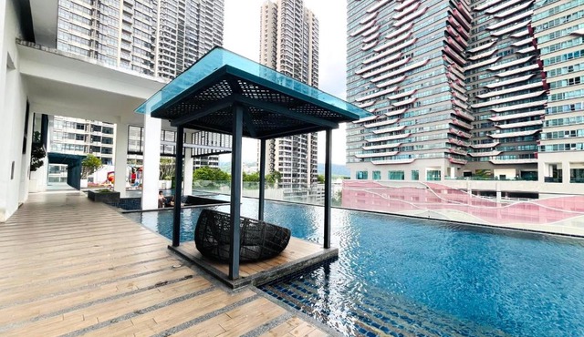 STARLIT SUITE's AT REIZZ RESIDENCE