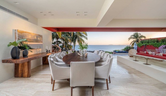 Stunning 7-Bd Beachfront Villa, Golf, Spa & Beach Club — Chef & Butler Incl.