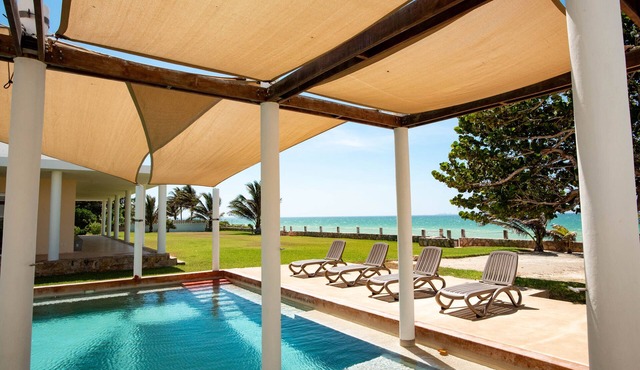 Stunning beachfront Suites Wi-Fi East of Progreso