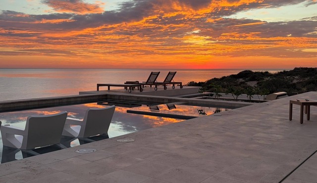Stunning contemporary beachfront villa & separate casita - private and secluded