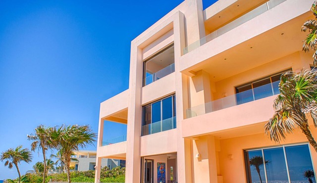 Stunning Oceanfront Contemporary villa close to Akumal!