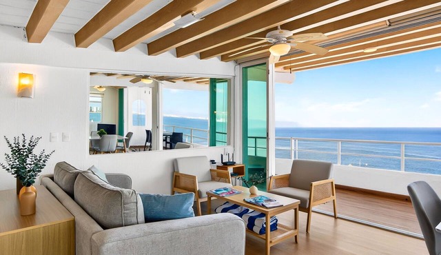 Stylish Coastal Condo With Pool, Private Balcony & Stunning Ocean Views