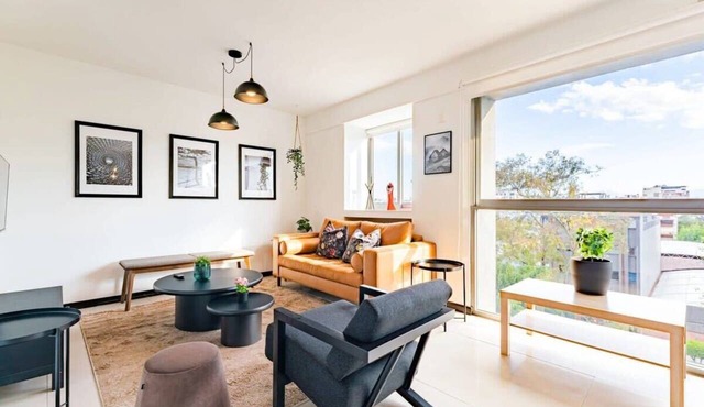 Stylish Condo Near Parks with Smart TV and WiFi
