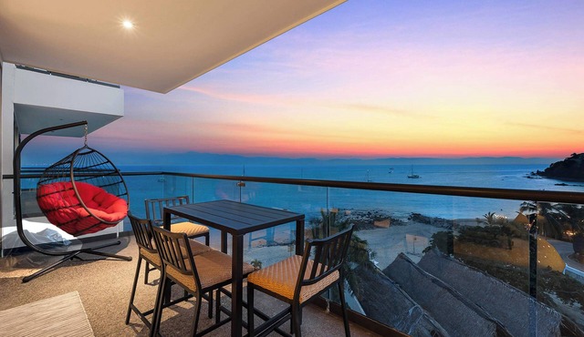 Stylish Beachfront 3BR Ocean View - Zantamar 301A