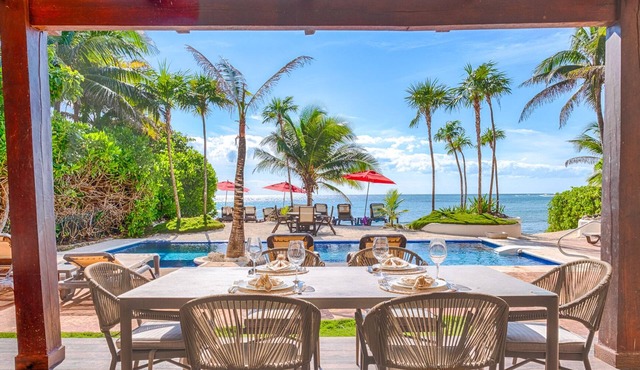 Stylish upscale condo on the beach, AC, swimming pool, beachfront!
