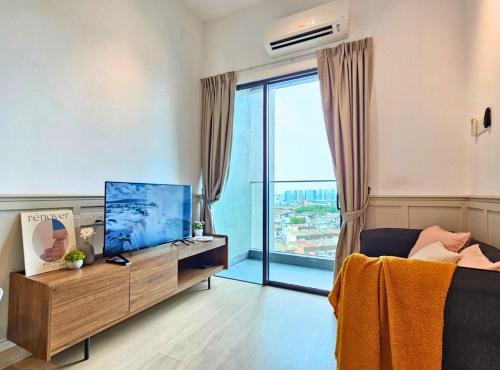 Subang 2BR Homestay Walk to LRT Near SJMC & Sunway Pyramid