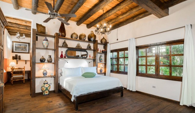 Suite Leonardo, luxury and comfort close to the malecon. Breakfast included