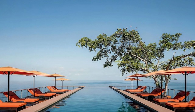 Sun, Sand & Relaxation! Pools, Beachfront, Free Parking, Free Breakfast!