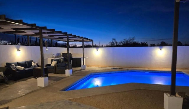 Sunny getaway with pool in El Centenario, 10-15 min to La Paz. 5 min from ocean in El Centenario