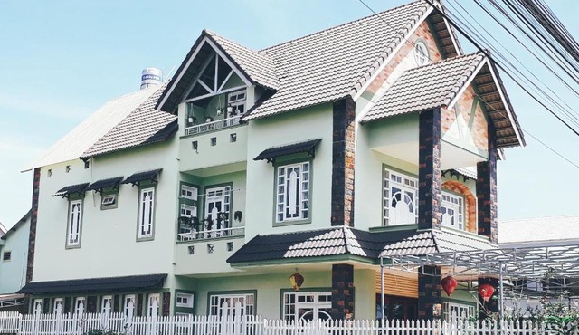 Sunny Villa