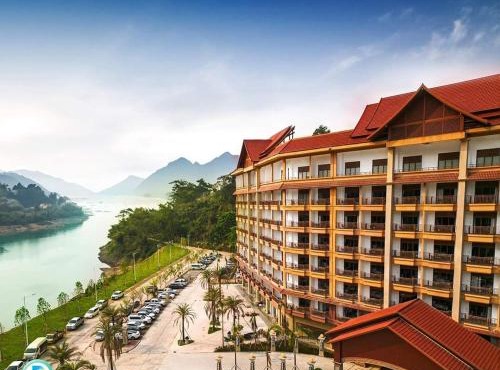 Swan Lake Hotel