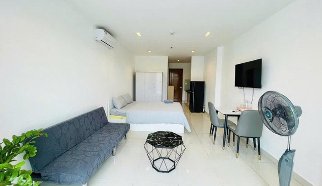 Tan Son Nhat Sky Center Apartment