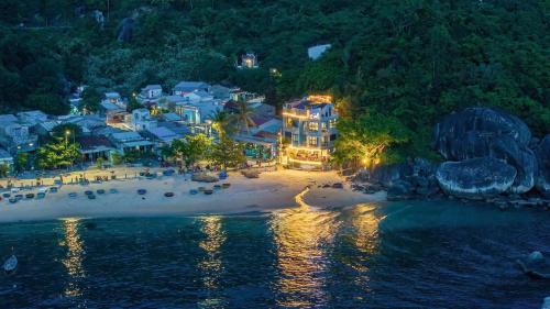 The Coral Homestay & Pub