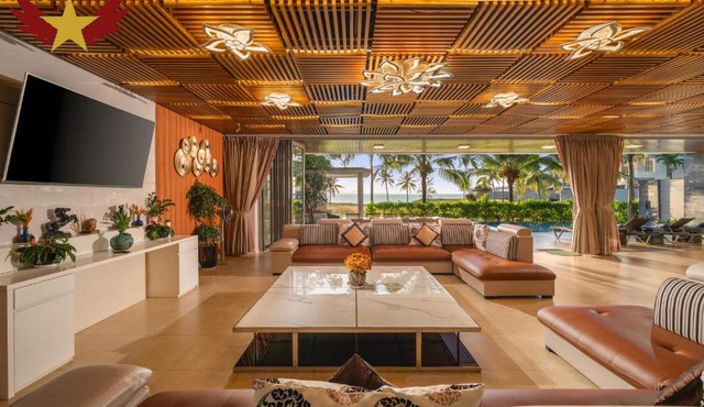 The Five Stars Villa 8 Bedrooms Beachfront