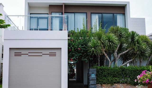 The Palm Nest Cam Ranh Pool Villa