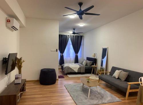 The Quartz Residence - City Centre Condo