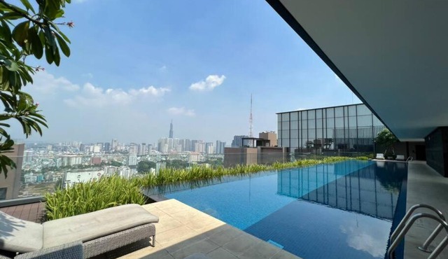 The Rixx Downtown Apartment with 2 BDR/Netflix/Pool/Sauna/Gym