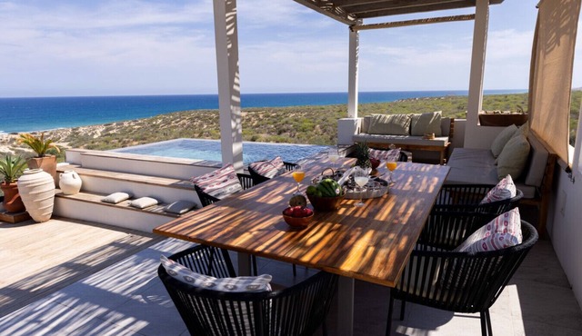 The Spacious Serenity Loft @ Seaside Villa w/Infinity Pool, Jacuzzi & Beach
