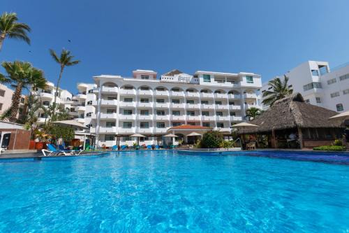 Torreblanca Beach Hotel and Suites Guayabitos - Desayuno y Comida Incluido in Rincon de Guayabitos
