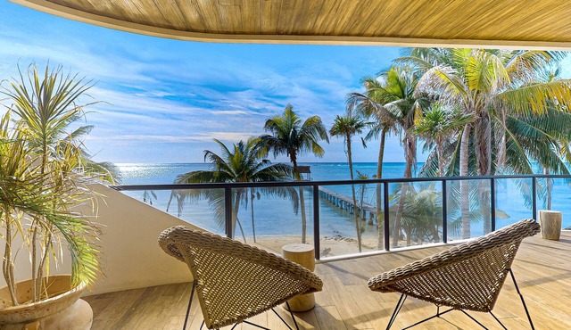 Tranquil beachfront getaway with amazing views, outdoor pool