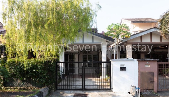 Twenty Seven HomeStay