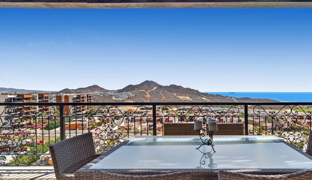 Two Neighboring Ocean-View Penthouses - 5BR, Sleeps 12, Private Rooftops