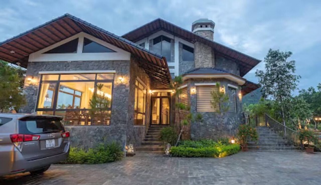 Ui Valley Chateaux Ninh Binh