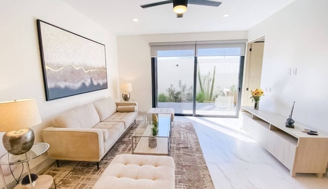 Unbeatable location 2BD 2BTH Walking distance to Medano.