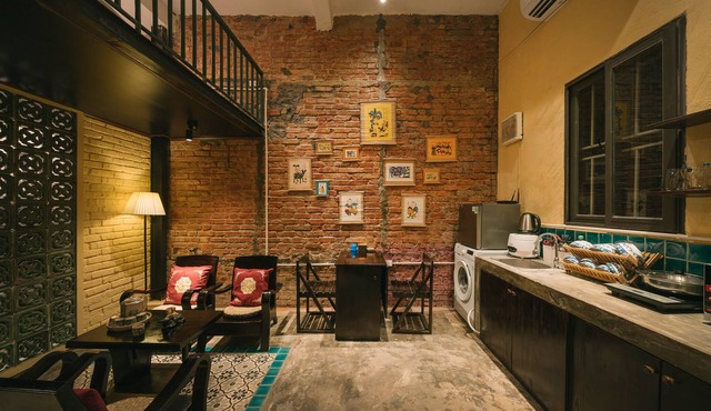 Unique art house in Hanoi Old Quarter!