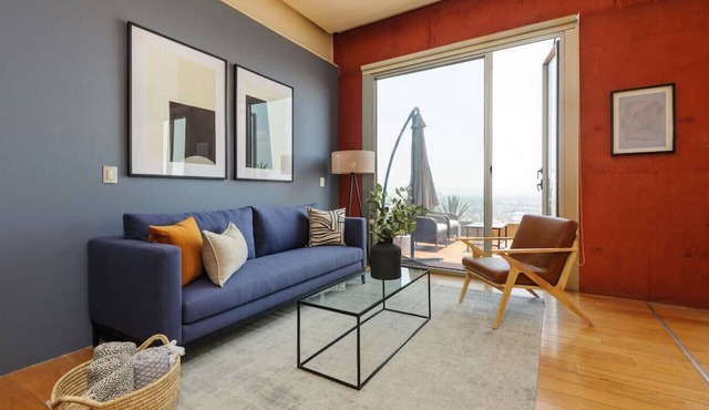 Unique panoramic terrace @ stunning 24 story tower