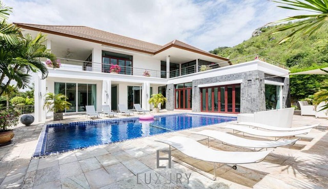 Unique Pool Villa with 5 Bedrooms and Sea View PM-C1