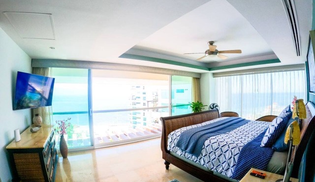 Unwind in style-Your Luxury Vacation Penthouse in Puerto Vallarta,MX!