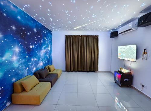 Up to 48pax Melaka Hideaway Villa, KTV, BBQ, Arcade Games, Pool, Near JONKER WALK