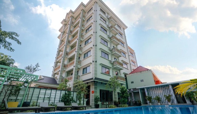 V CROWN HOTEL