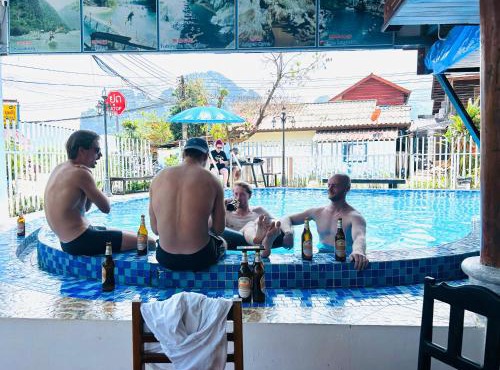 Vangvieng Rock Backpacker Rooftop Hostel