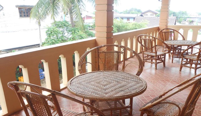 Vanhmaly Hotel