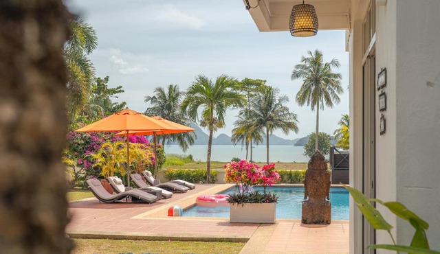 Villa 7 - Waterfront, Pool, Jacuzzi, Sauna & Gym by WOW Holiday Homes