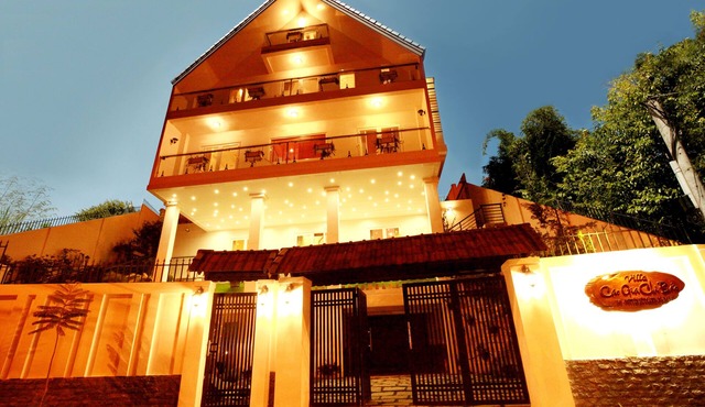 Villa Cao Gia Chi Bao (Hillside Luxury Villa Valley View)