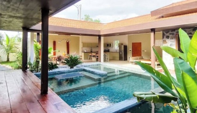 Villa de Luxe de 5 Chambres Avec Piscine Privée