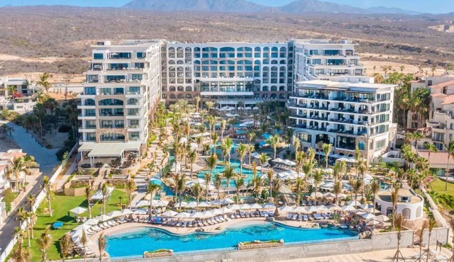 Villa La Valencia, 4 Diamond Resort, btw Tule Beach & Tequila Cove Beach in Cabo